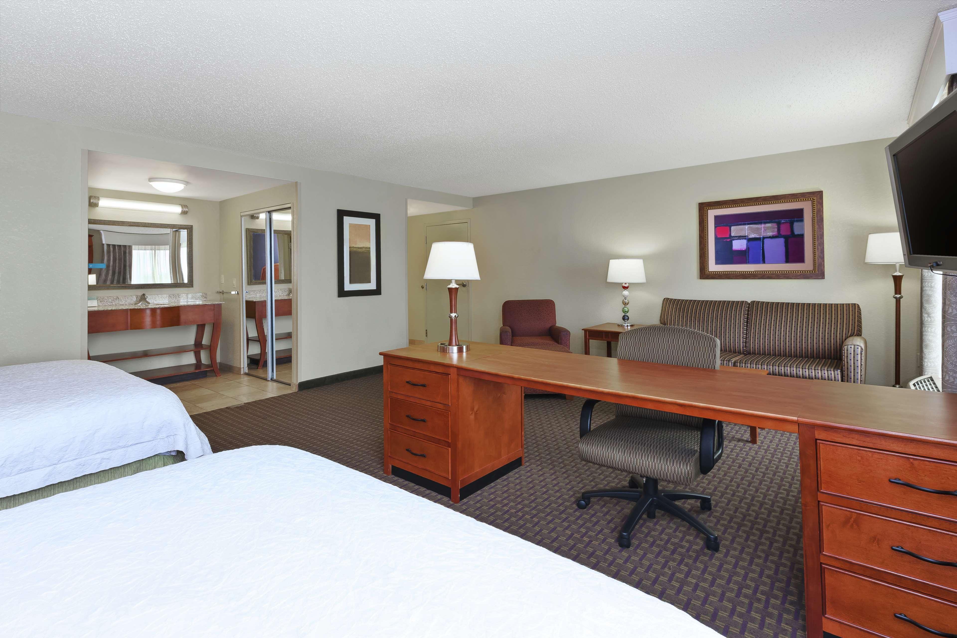 Hampton Inn & Suites Grand Rapids-Airport 28Th St Cascade Exterior photo