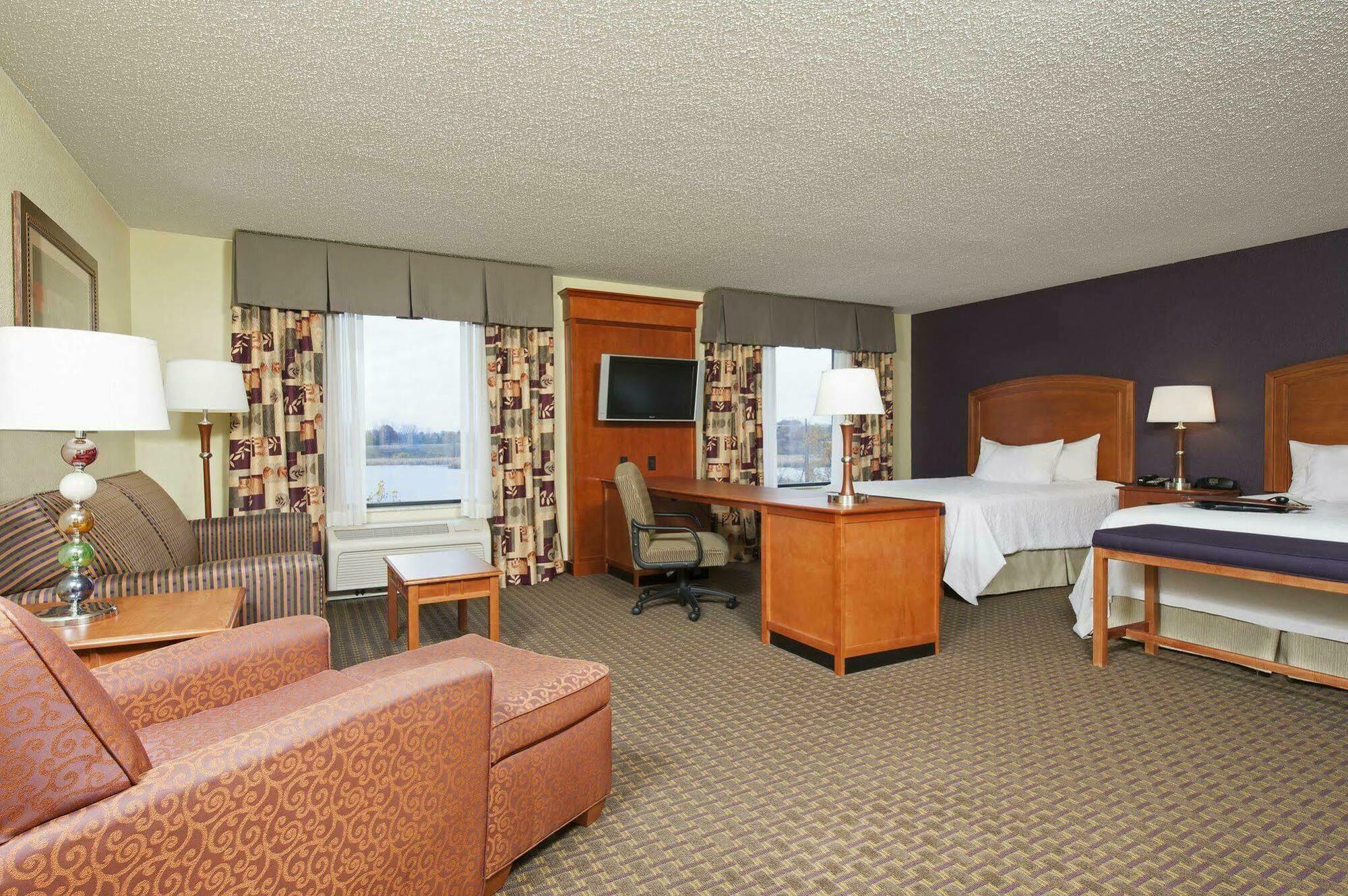 Hampton Inn & Suites Grand Rapids-Airport 28Th St Cascade Exterior photo